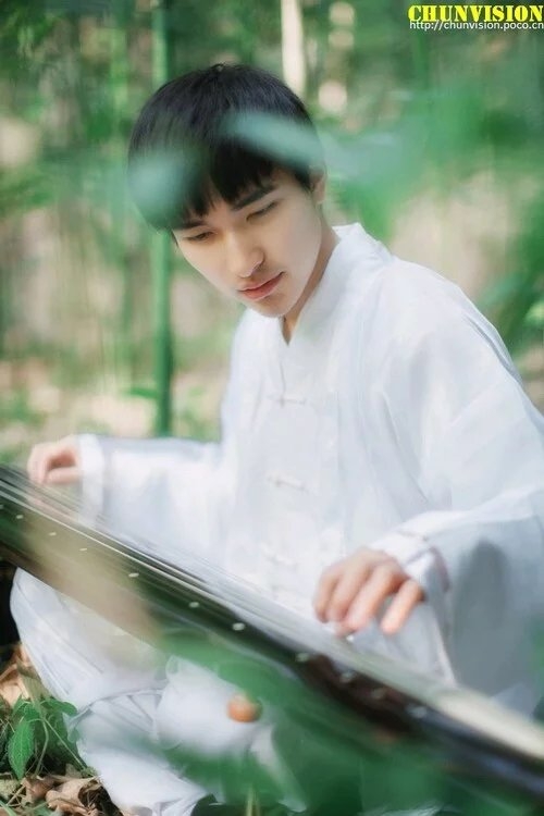 深秋里的一笔眷恋 现代诗歌 秋里,眷恋 231154ue53f5yveueydqyb 1 深秋里的一笔眷恋 秋里,眷恋 现代诗歌 231154ue53f5yveueydqyb