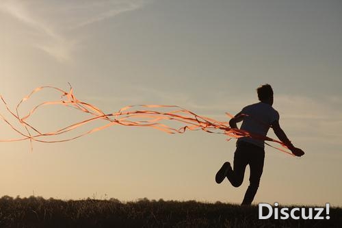 耗着你的人,请离开吧!越早越好!